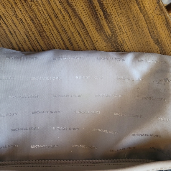 Michael Kors Jet Set Travel - Picture 6 of 13